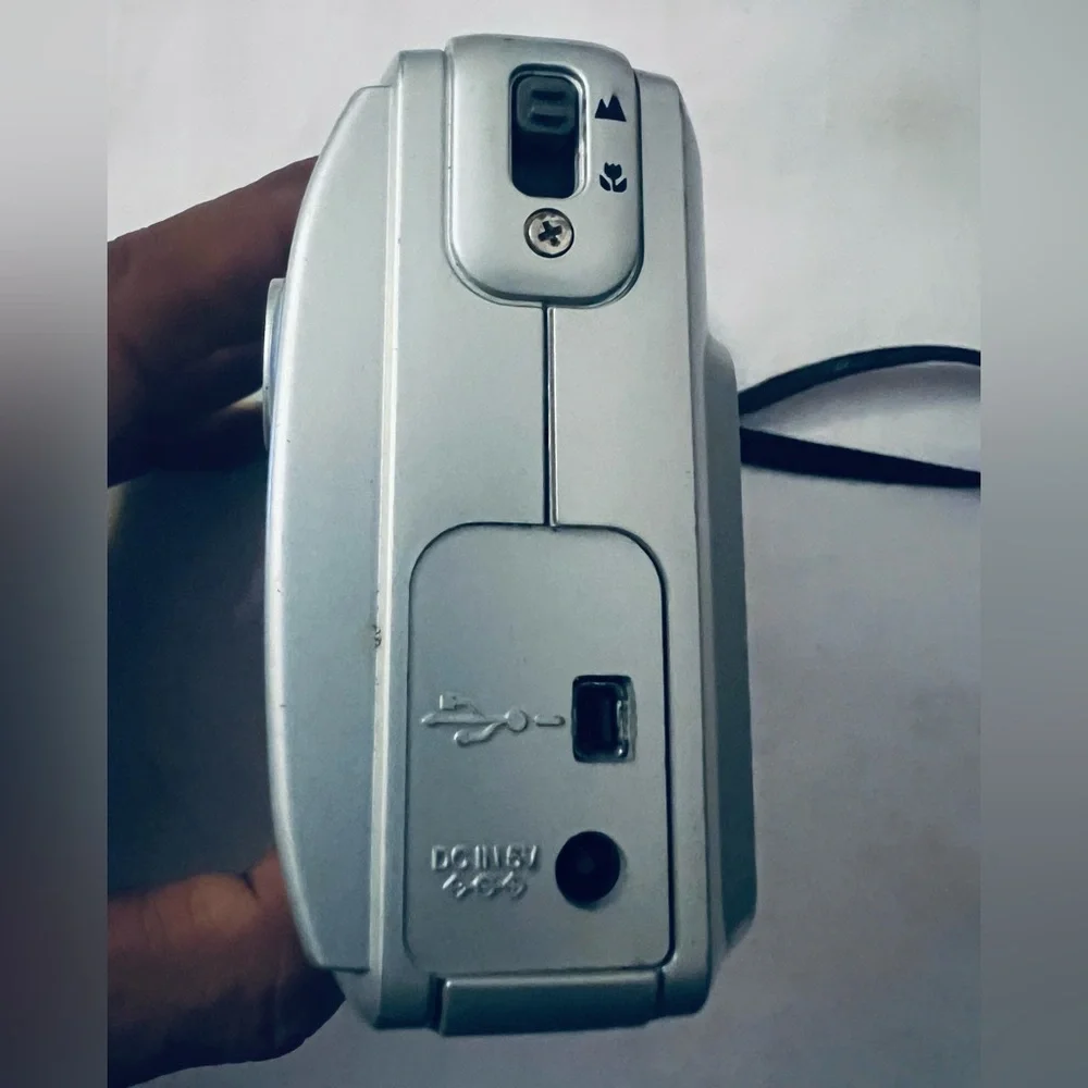 Fujifilm FinePix 2300 Digital Camera - Silver Not Working For Parts Or Repair